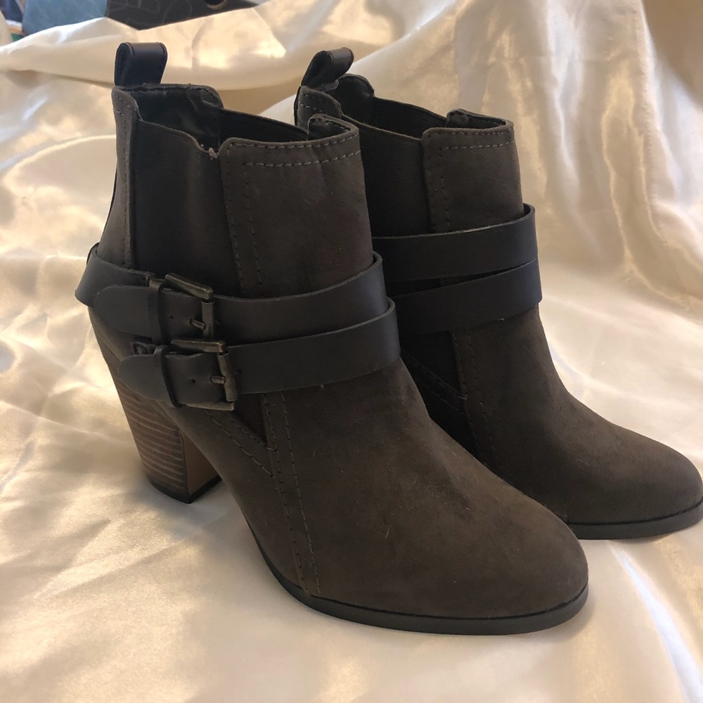 NWOT! Crown Vintage taupe booties, 7.5